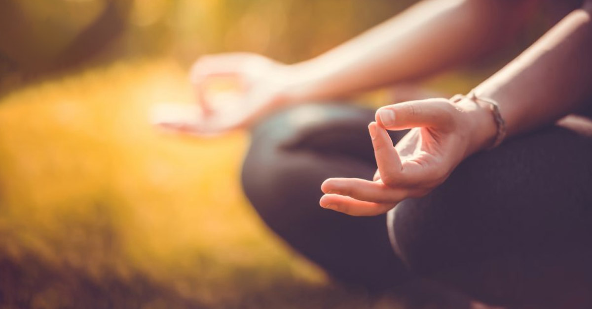 perdere peso attraverso lo yoga caldo